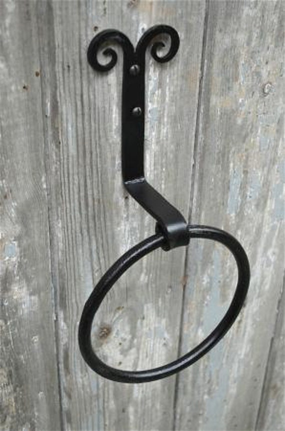 A PAIR OF FOLK ART HAND WROUGHT IRON HORSE HEAD WALL HOOKS COAT HOOK HANGER BH4