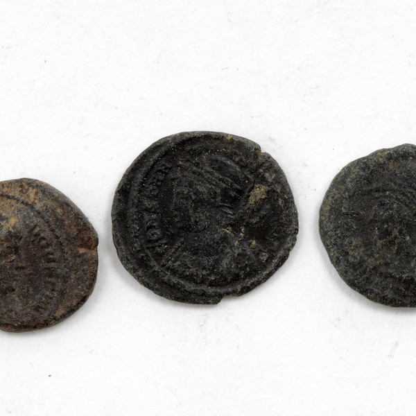 Drie oude Romeinse kleine bronzen munten 1700 jaar oud MV5
