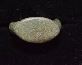 Small Post madieval bronze finger ring A23