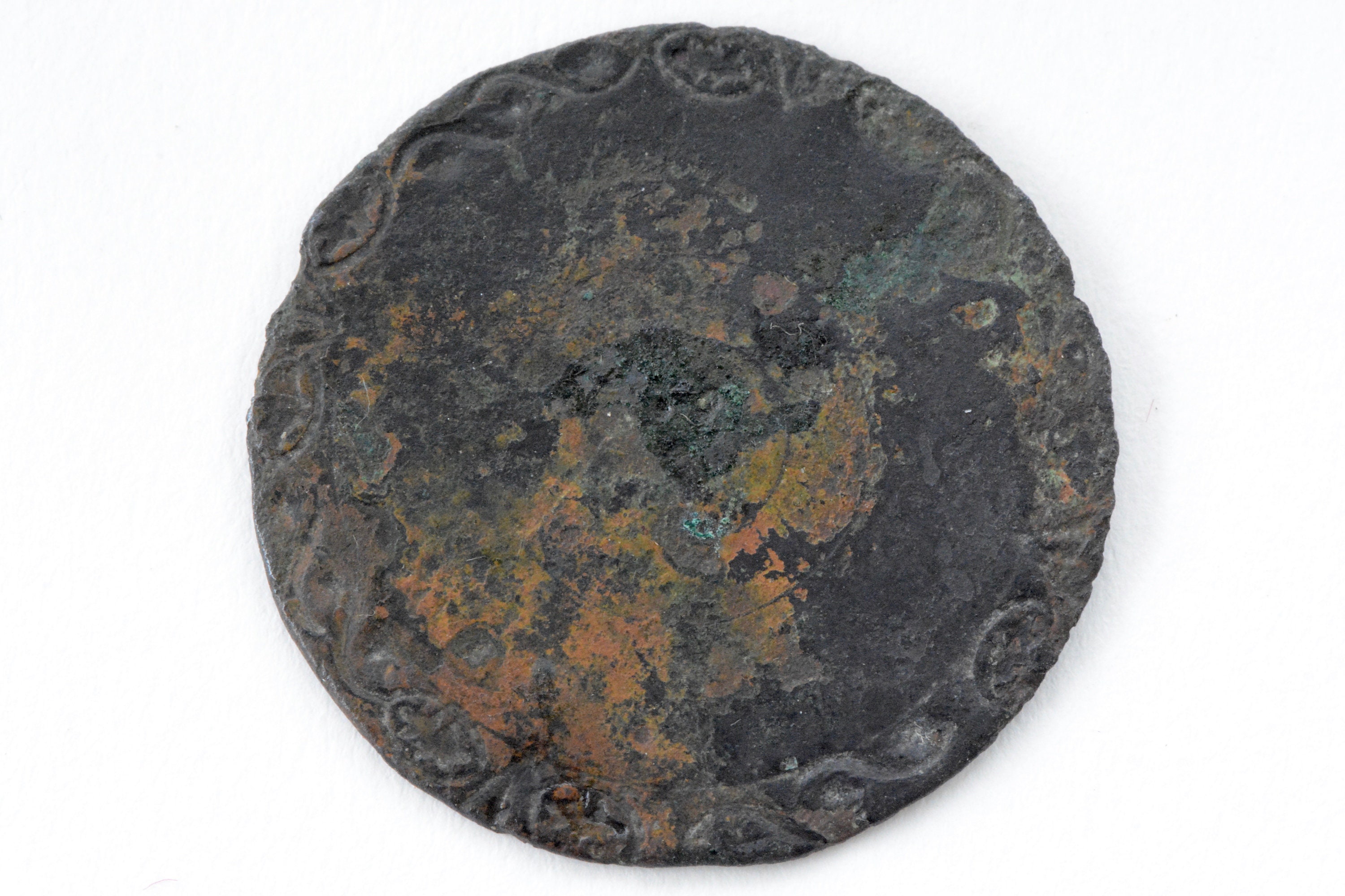 ５５％以上節約 Buttons Decorated Flat Large Two 1700's Etsy - EB アンティーク雑貨
