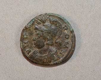 Moneda conmemorativa de la Urbs Roma, ceca de Lyon, 330-331 d.C. H8