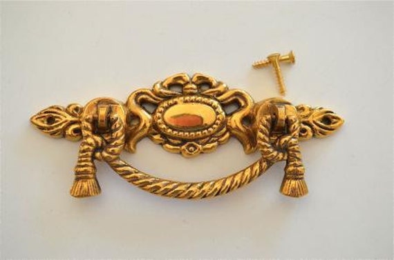 PAIR OF ANTIQUE STYLE CLASSIC LARGE CABINET DRAWER HANDLE CAST IRON PULL CUP CH5