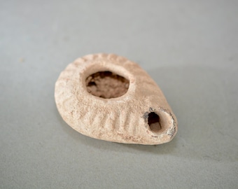 Lámpara de aceite de cerámica de la antigua Roma, circa 200-400 d. C.
