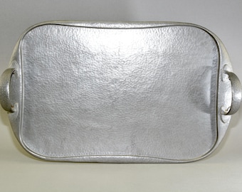 Bandeja de peltre Tudric de la colección Liberty & Co. de Artes y Oficios Antiguos