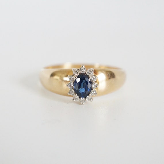 Vintage Sapphire And Diamond Halo Ring | Vintage B