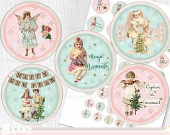 Könnte beinhalten: Satz von 20 druckbaren Weihnachts- und Neujahrsthemen-Kreisstickern in verschiedenen Größen. Die Sticker zeigen Engel, Schneeflocken und den Text "Frohe Weihnachten", "Frohes Neues Jahr", "Magische Momente" und "Den Moment festhalten".