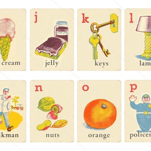 K&ouml;nnte beinhalten: Ein Satz Alphabet-Karteikarten mit Illustrationen und W&ouml;rtern f&uuml;r jeden Buchstaben. Die Karteikarten sind bunt und zeigen Bilder wie Eiscreme, Gelee, Schl&uuml;ssel, eine Lampe, einen Milchmann, N&uuml;sse, eine Orange und einen Polizisten.
