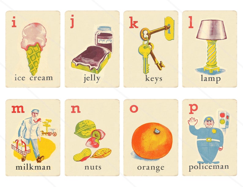 K&ouml;nnte beinhalten: Ein Satz Alphabet-Karteikarten mit Illustrationen und W&ouml;rtern f&uuml;r jeden Buchstaben. Die Karteikarten sind bunt und zeigen Bilder wie Eiscreme, Gelee, Schl&uuml;ssel, eine Lampe, einen Milchmann, N&uuml;sse, eine Orange und einen Polizisten.