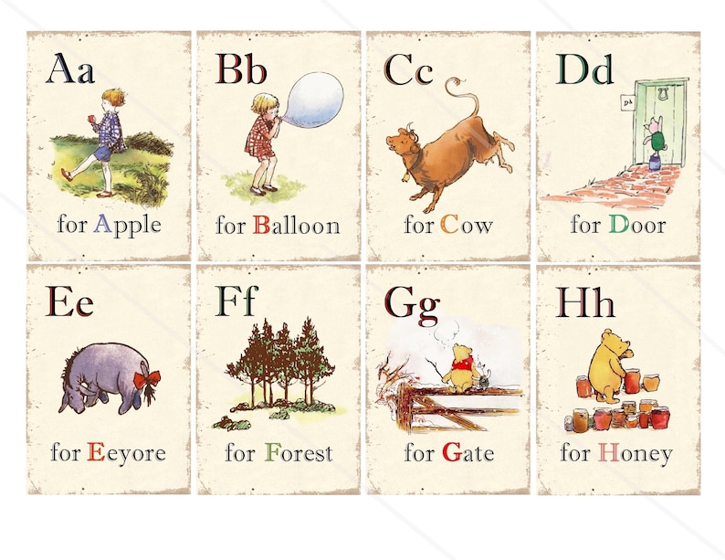 Op de afbeelding: Acht alfabetkaarten met Winnie de Poeh-personages. Elke kaart heeft een letter, een afbeelding en een woord dat met die letter begint. De letters zijn Aa voor Appel, Bb voor Ballon, Cc voor Koe, Dd voor Deur, Ee voor Eeyore, Ff voor Bos, Gg voor Poort en Hh voor Honing.