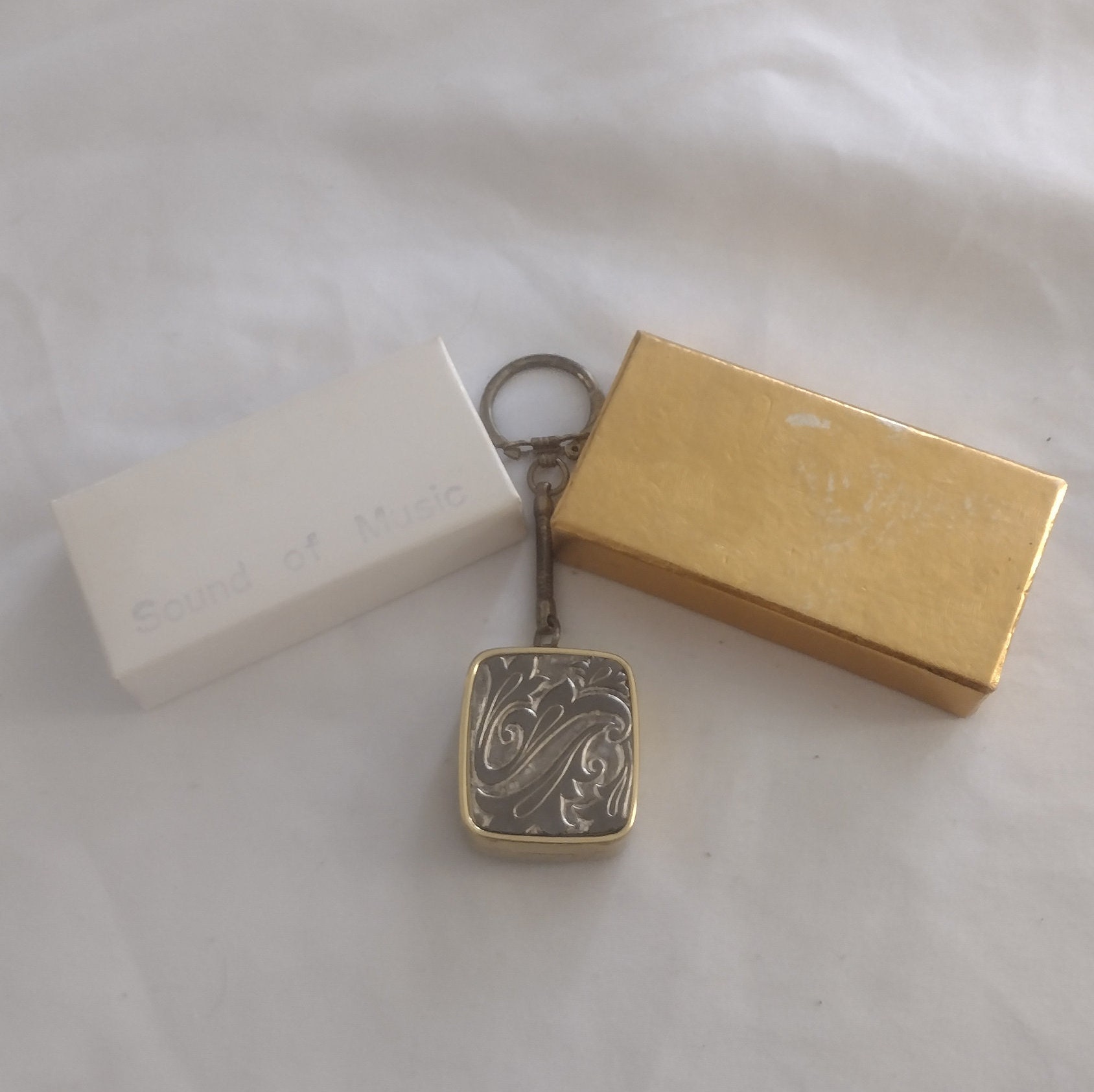 Vintage Clover Wind up Music Box Keychain - Free Shipping - Etsy Vintage Clover Wind up Music Box Keychain - Free Shipping - Etsy