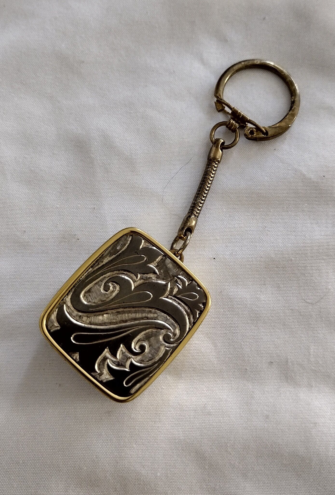 Vintage Clover Wind up Music Box Keychain - Free Shipping - Etsy Vintage Clover Wind up Music Box Keychain - Free Shipping - Etsy