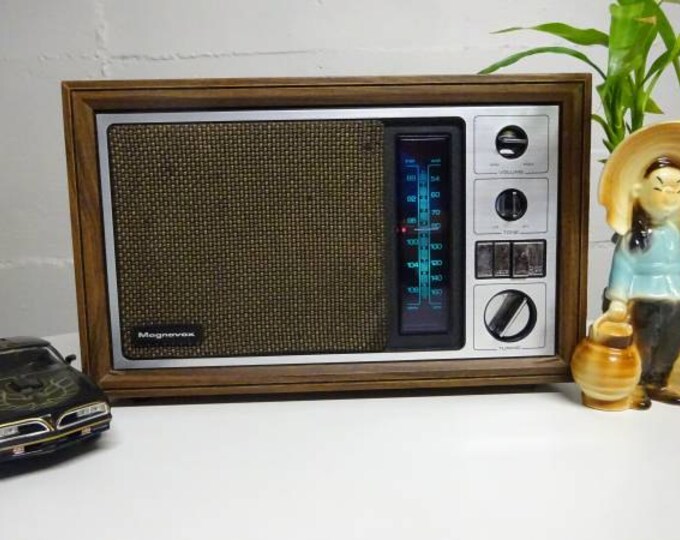 Vintage 1970's Magnavox Table Top Radio Model# RF3100 -WA11 - FREE ...