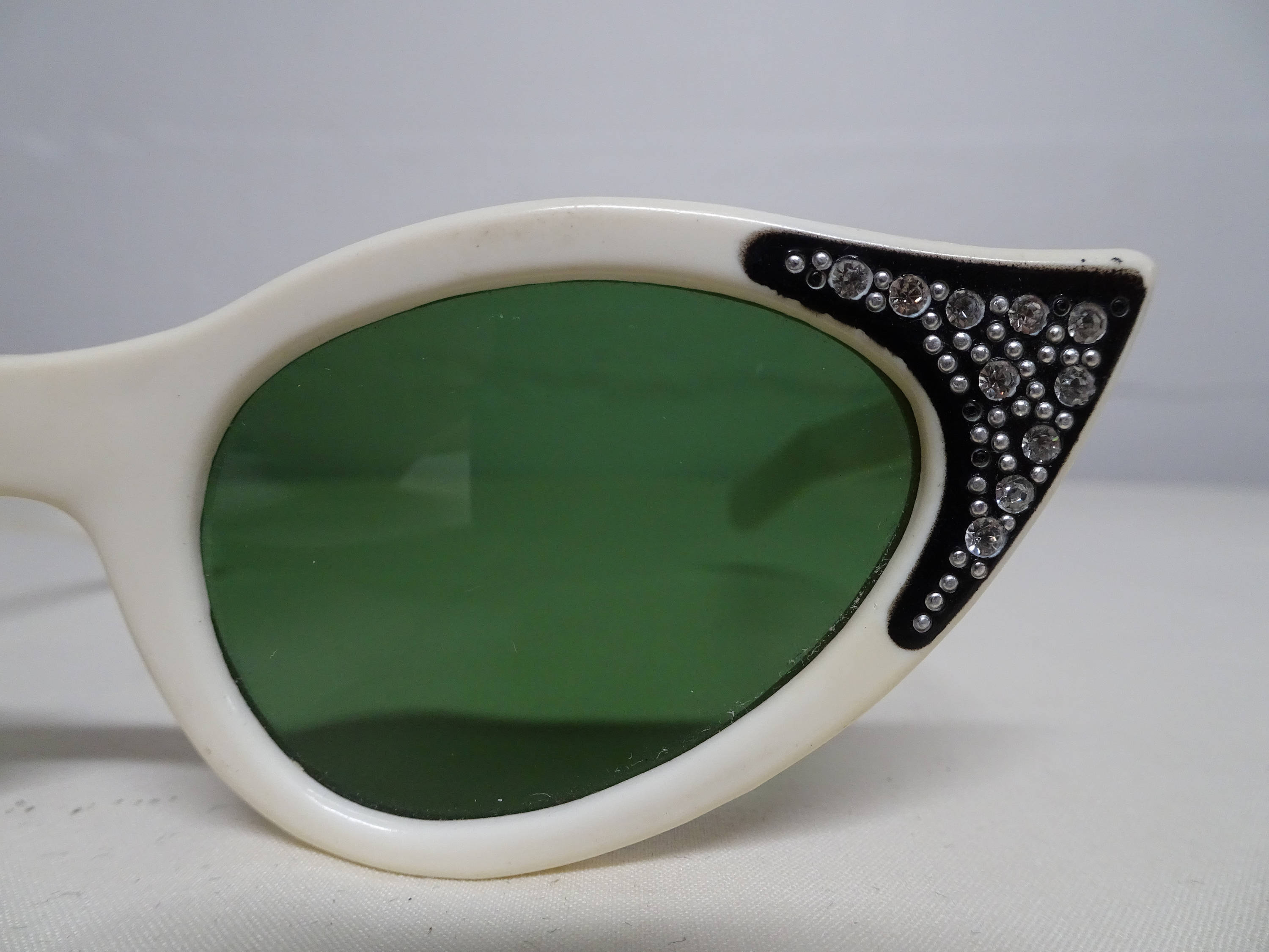 Free Shipping Foster Grant Cat Eye Sunglasses With Rhinestones FG USA Accessoires Zonnebrillen & Eyewear Brillen 