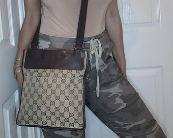 GUCCI Bag. Vintage Gucci GG Supreme Monogram  Sling Bag. Brown  Gucci Web Shoulder Crossbody Messenger Bag. Authentic  Designer Bag.