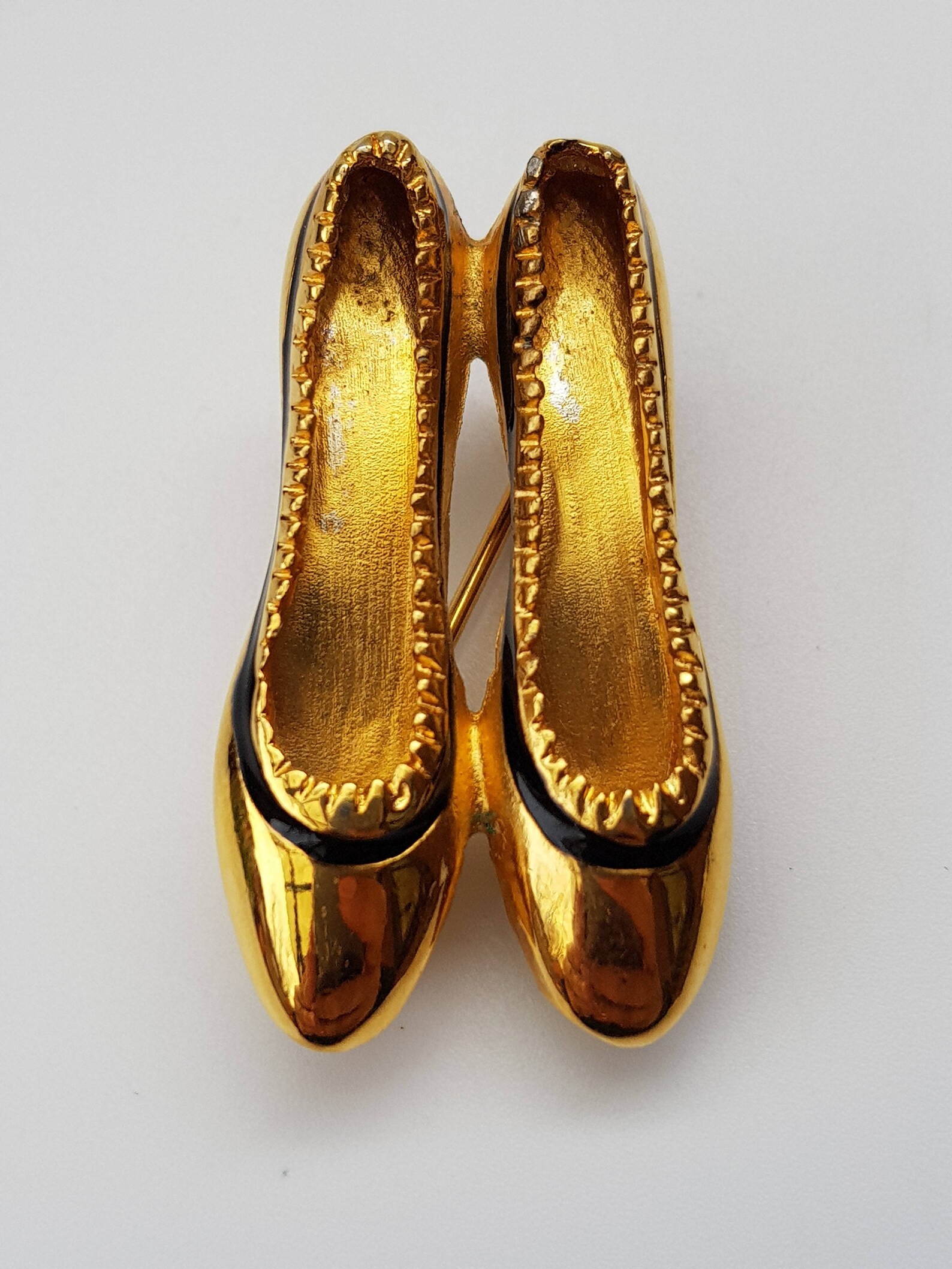 sale! ferragamo brooch. salvatore ferragamo vintage ballet style shoes brooch. italian designer jewellery. sale! ferragamo brooch. salvatore ferragamo vintage ballet style shoes brooch. italian designer jewellery.