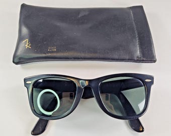 Gafas de sol vintage B&L Ray-Ban USA Wayfarer con lentes negras y verdes, estuche original