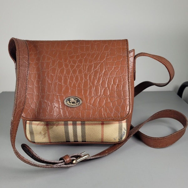 BURBERRY Bag. Burberrys vintage brown check tartan shoulder bag.