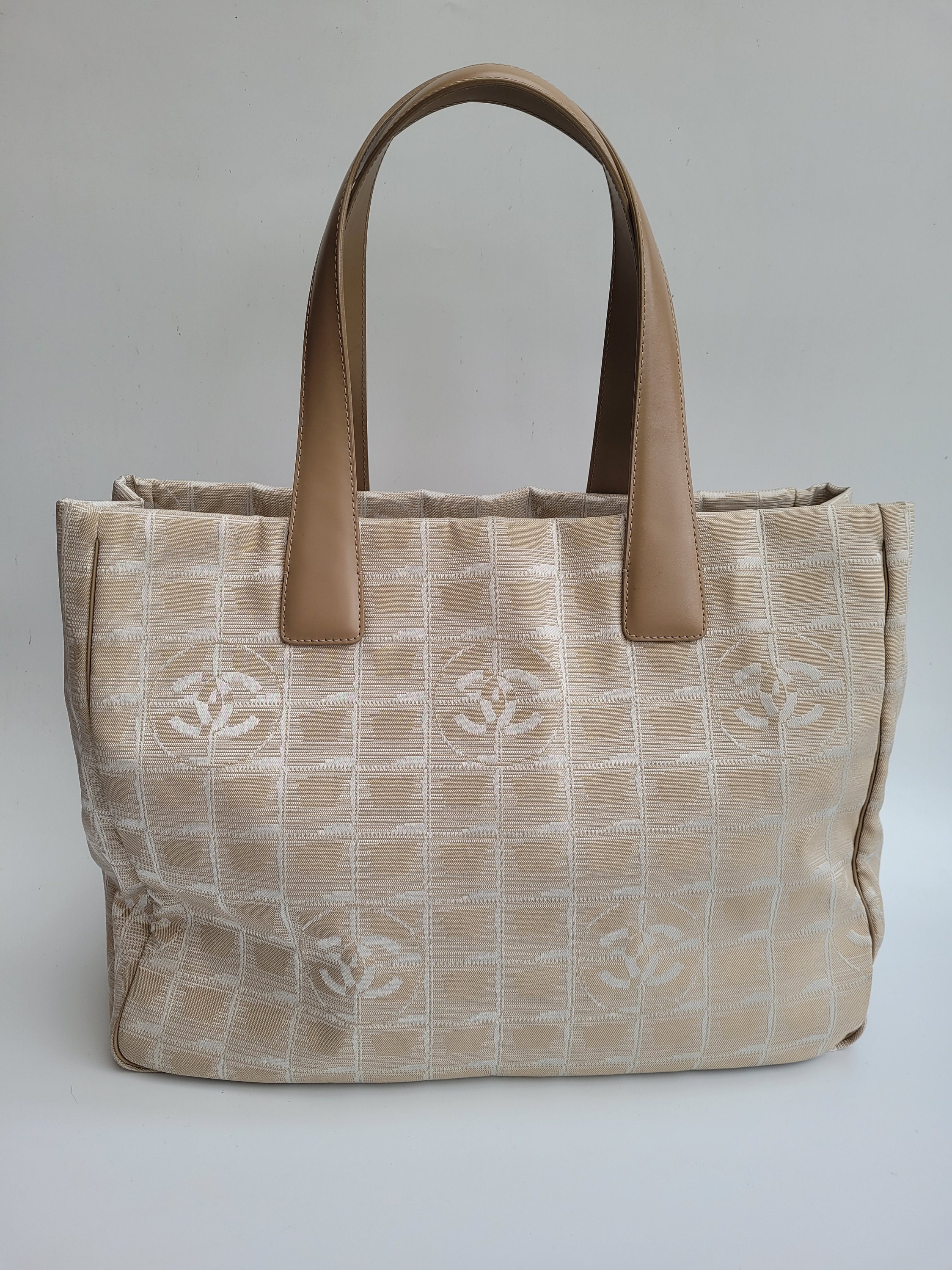 Chanel Pre-owned 2004 CC Travel Line Tote Bag - Neutrals