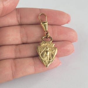 Vintage Gucci Gold Crest Zipper Pull Bag Charm – Authentic 1980s Shield Pendant Accessory