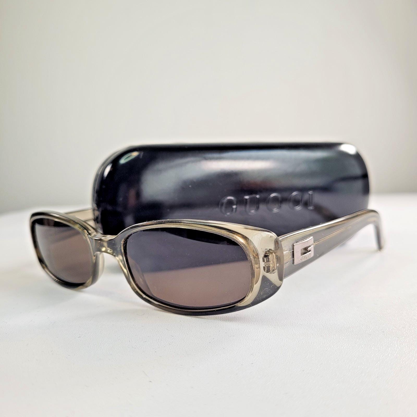 GUCCI GGロゴ GG 2452s クリアグレー スクエア サングラス GUCCI