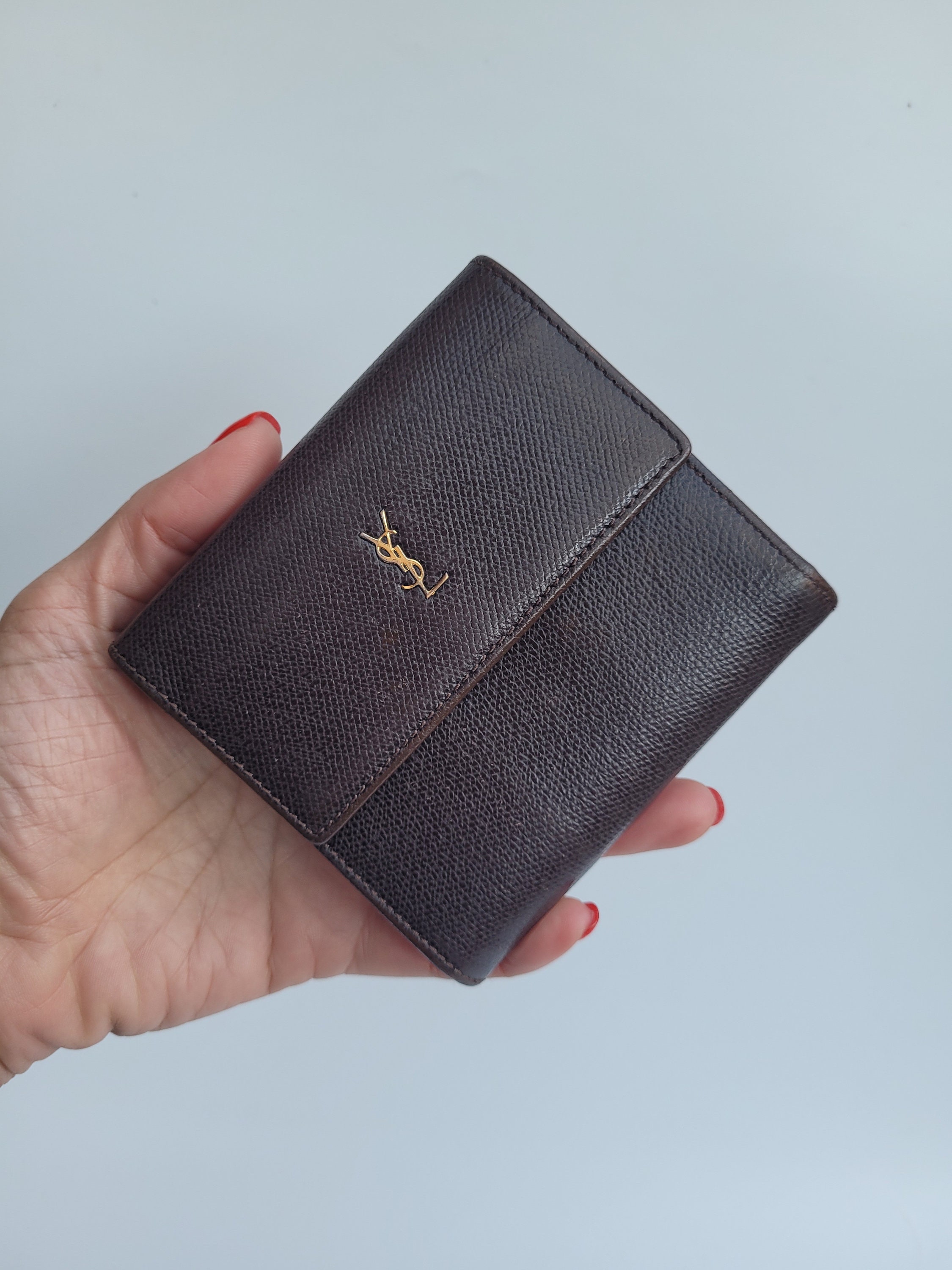 Saint Laurent Logo Star Leather Wallet - Neutrals Wallets