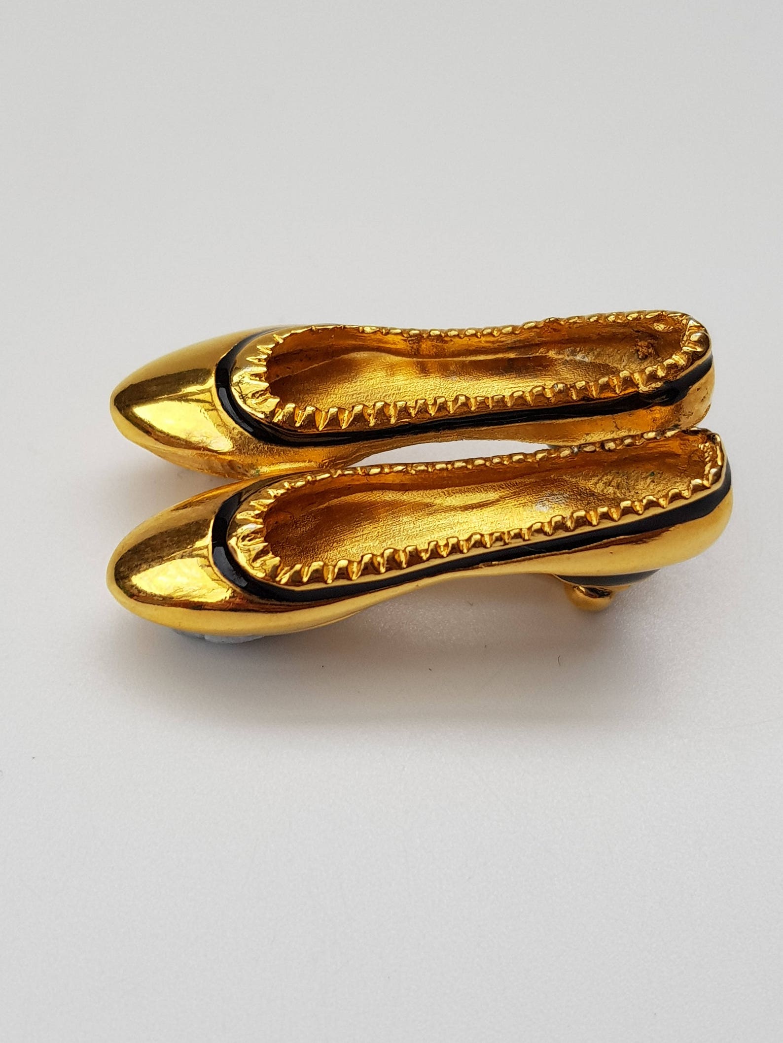 sale! ferragamo brooch. salvatore ferragamo vintage ballet style shoes brooch. italian designer jewellery. sale! ferragamo brooch. salvatore ferragamo vintage ballet style shoes brooch. italian designer jewellery.