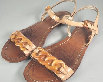 Sandalias vintage de piel Prada – Detalle de cadena beige, Hechas en Italia (EU 38.5)