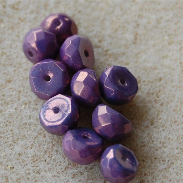 Hill Perles, Preciosa, 8mm, Chalk Lumi Purple, 03000/15726, vendu en unités de 10 perles.
