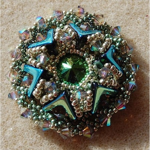 TUTORIAL 'AVA' Pendant', Using a 14mm Rivoli, Seed Beads, and Crystals.
