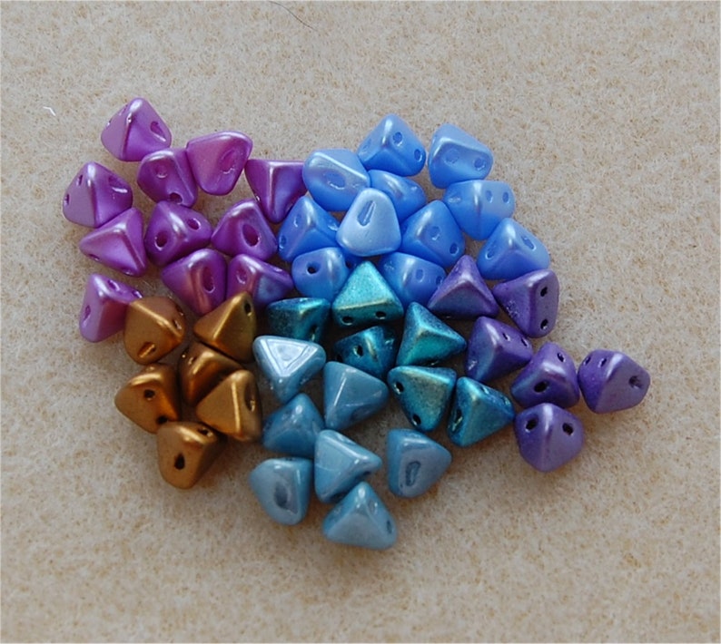 SUPERKH\u00c9OPS Beads,\u00aePar Puca\u00ae BARGAIN BASEMENT approx 10 gms each a total of appr 60 gms 6mm listed below. 2 Hole 6 colours in one unit