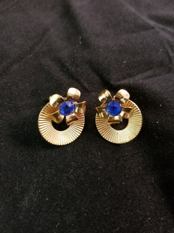 Vintage golden screw back screw back earrings