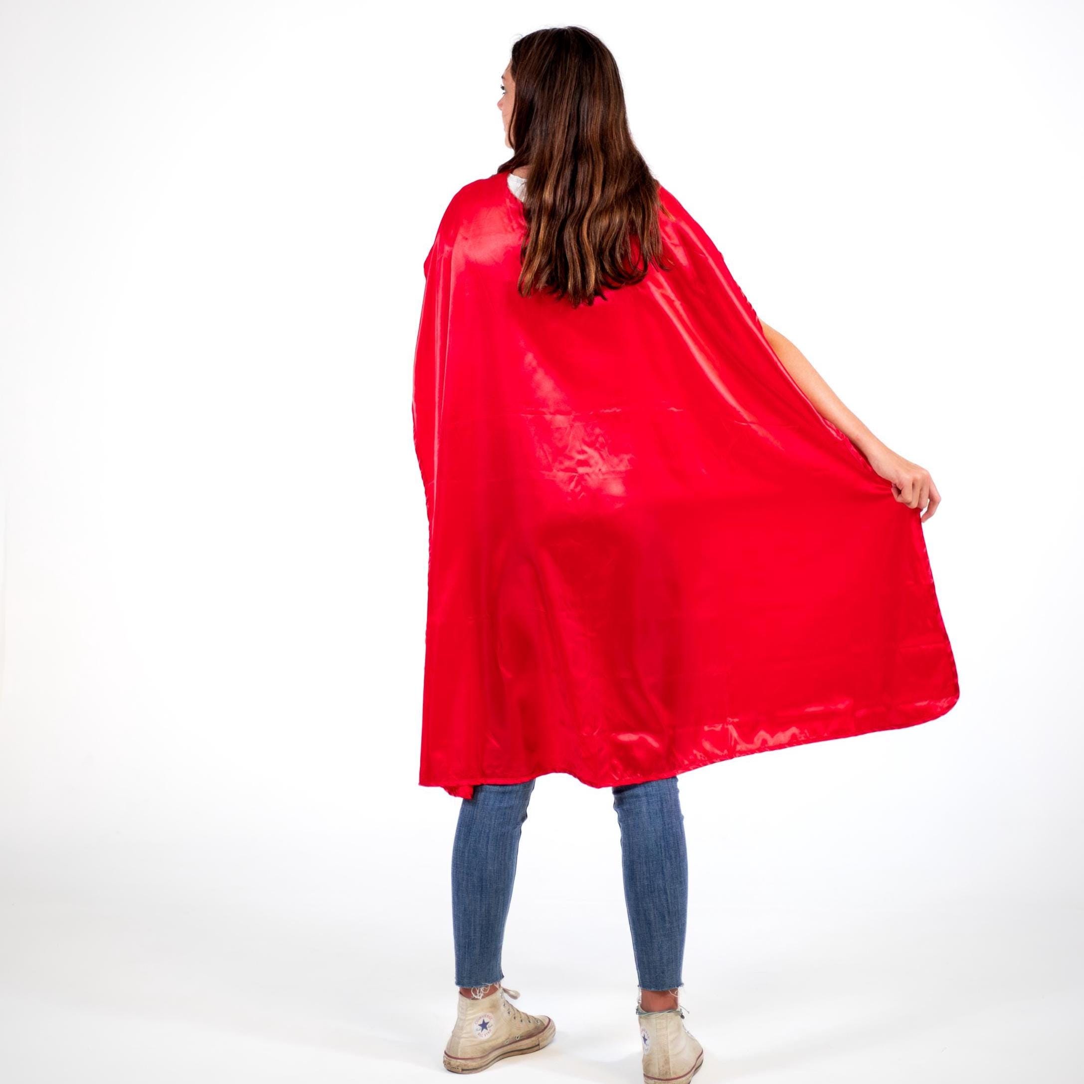 Capa De Superhéroe Satinada Con Capucha – Modelo Rojo Brillante, Talla S/90 Cm Para Adolescentes Y Adultos, Ideal Para Disfraces De Superman, Batman, Flash Y Eventos Temáticos