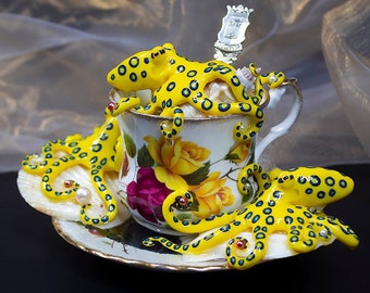 OCTOPUS GARDEN IV - Blue-ringed Octopus - Clay Handmade Octopus Sculptures on Vintage Tea Cup and Saucer with coat of arms Spoon