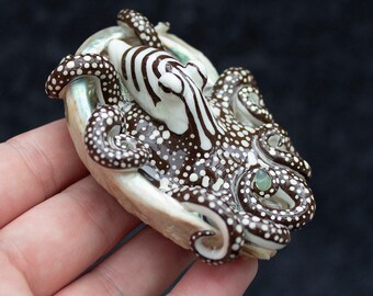 TELESILLA - Harlequin or Larger Pacific Striped Octopus Sculpture in Abalone Shell