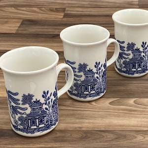 Vintage Blue Willow Earthenware Mugs - Churchill England, Set of 4