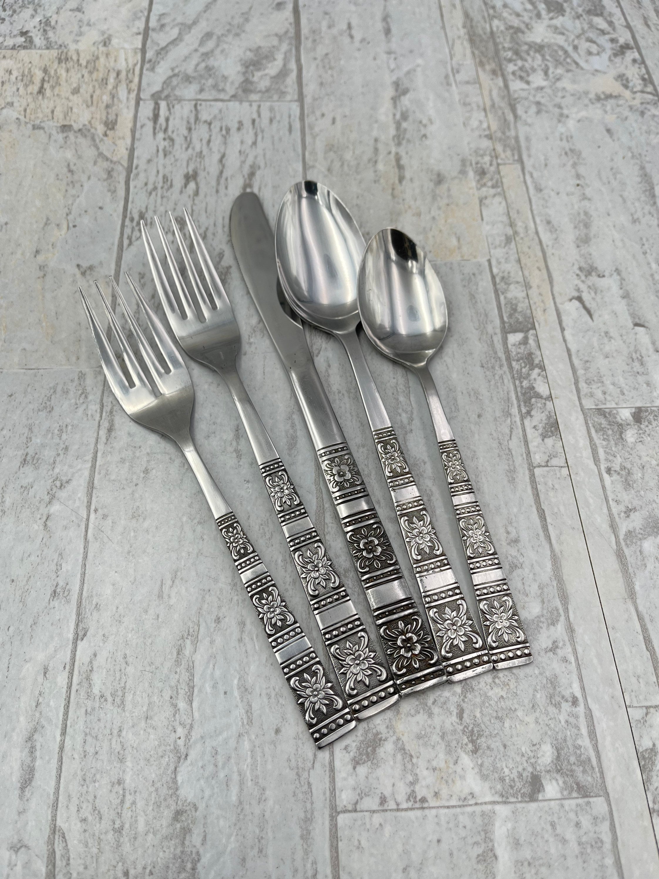 Custom Engraved 'Full Moons' Vintage Flatware Set - Silver Plated – Nora  Knives