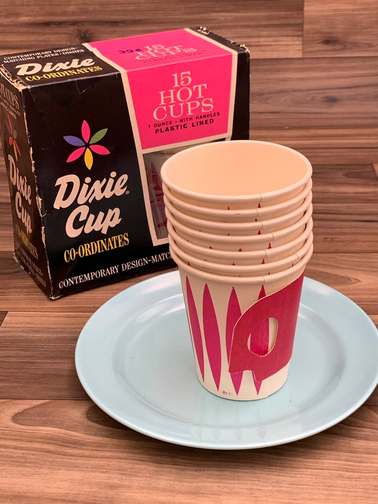 Vintage Paper Dixie cups in original box, Dixie Coordinates hot cups