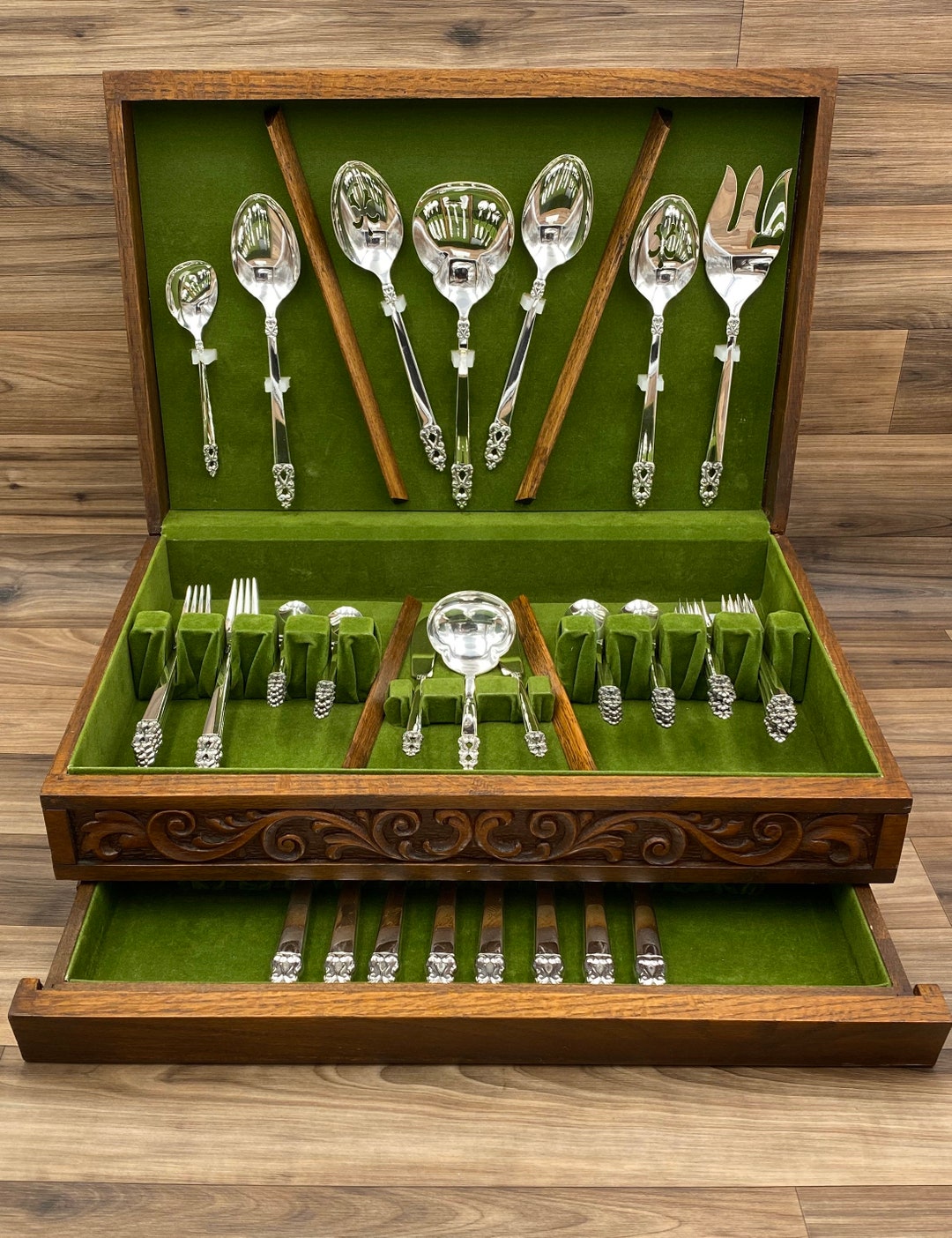 Vintage 1847 Rogers Bros Silverware Set for 8 - King Frederik