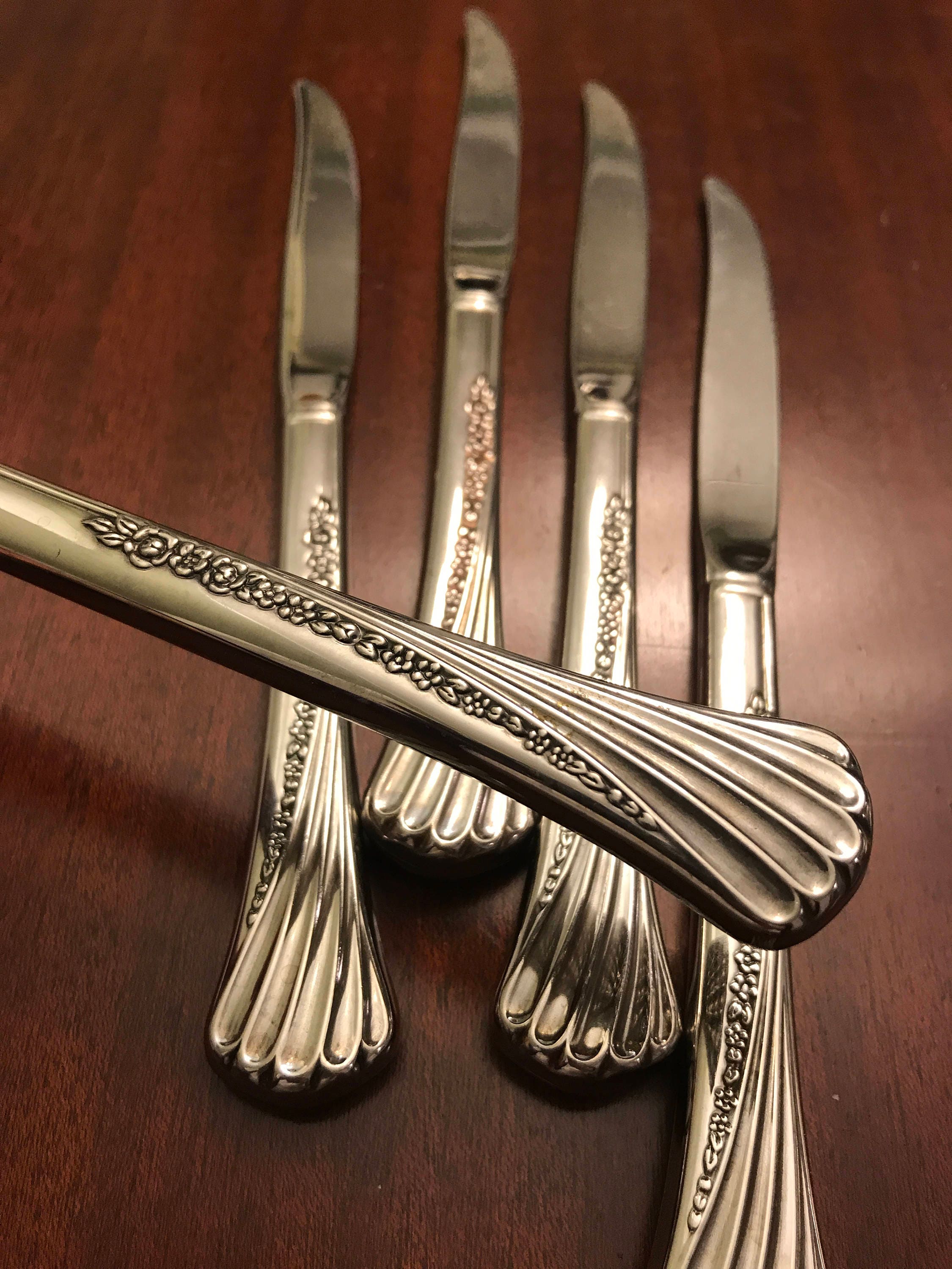 Oneida Spring Glen, Stainless Flatware, Five Serrated Steak Knives