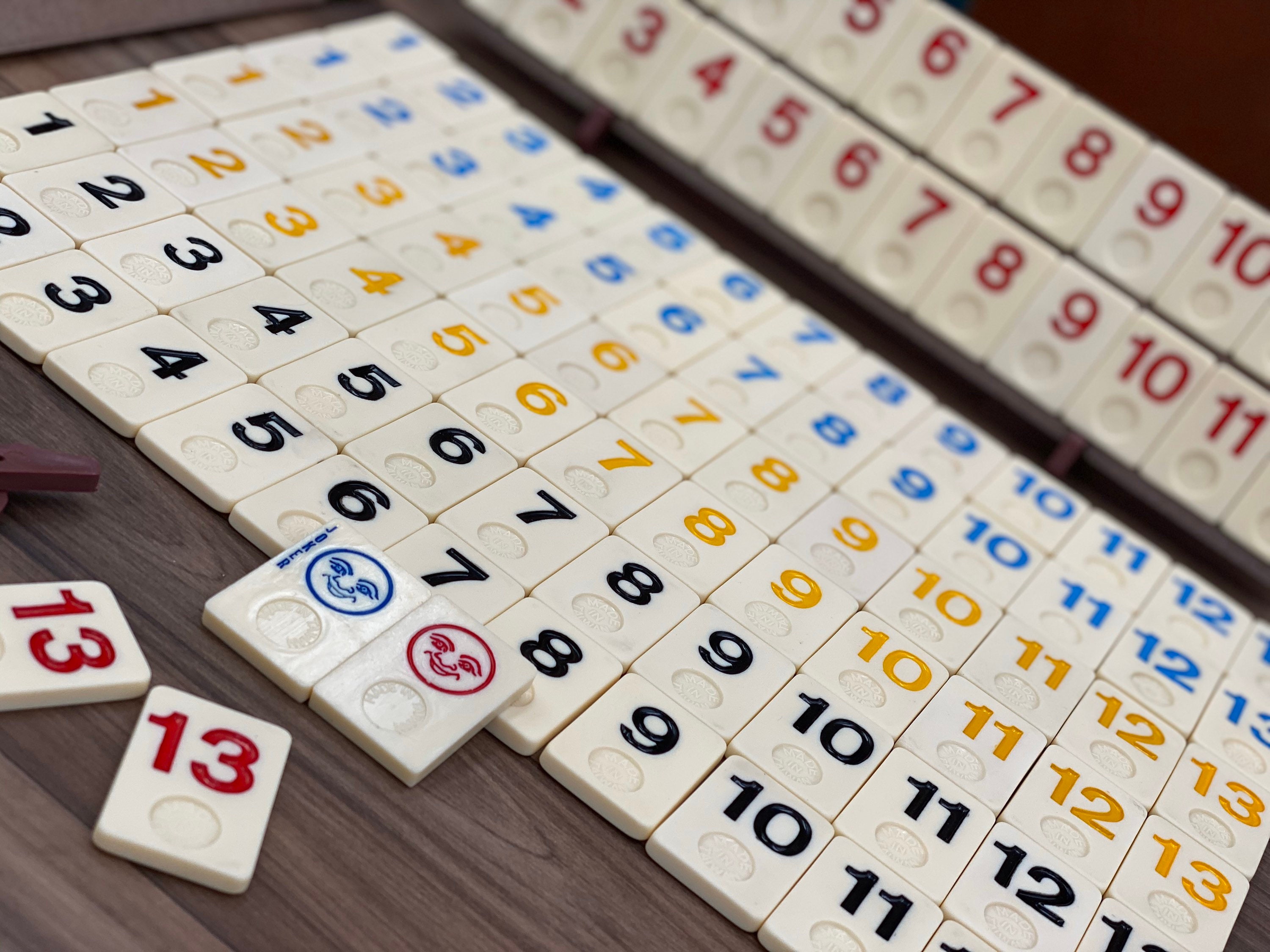 Vintage Rummy tile Game in carrying case, Rummikub Rummy Retro card