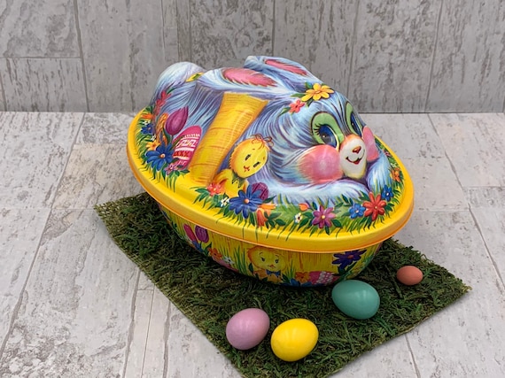 Large Easter Egg candy box, Vintage plastic Candy container collectible Egg, Vintage Easter Decor, Easter basket