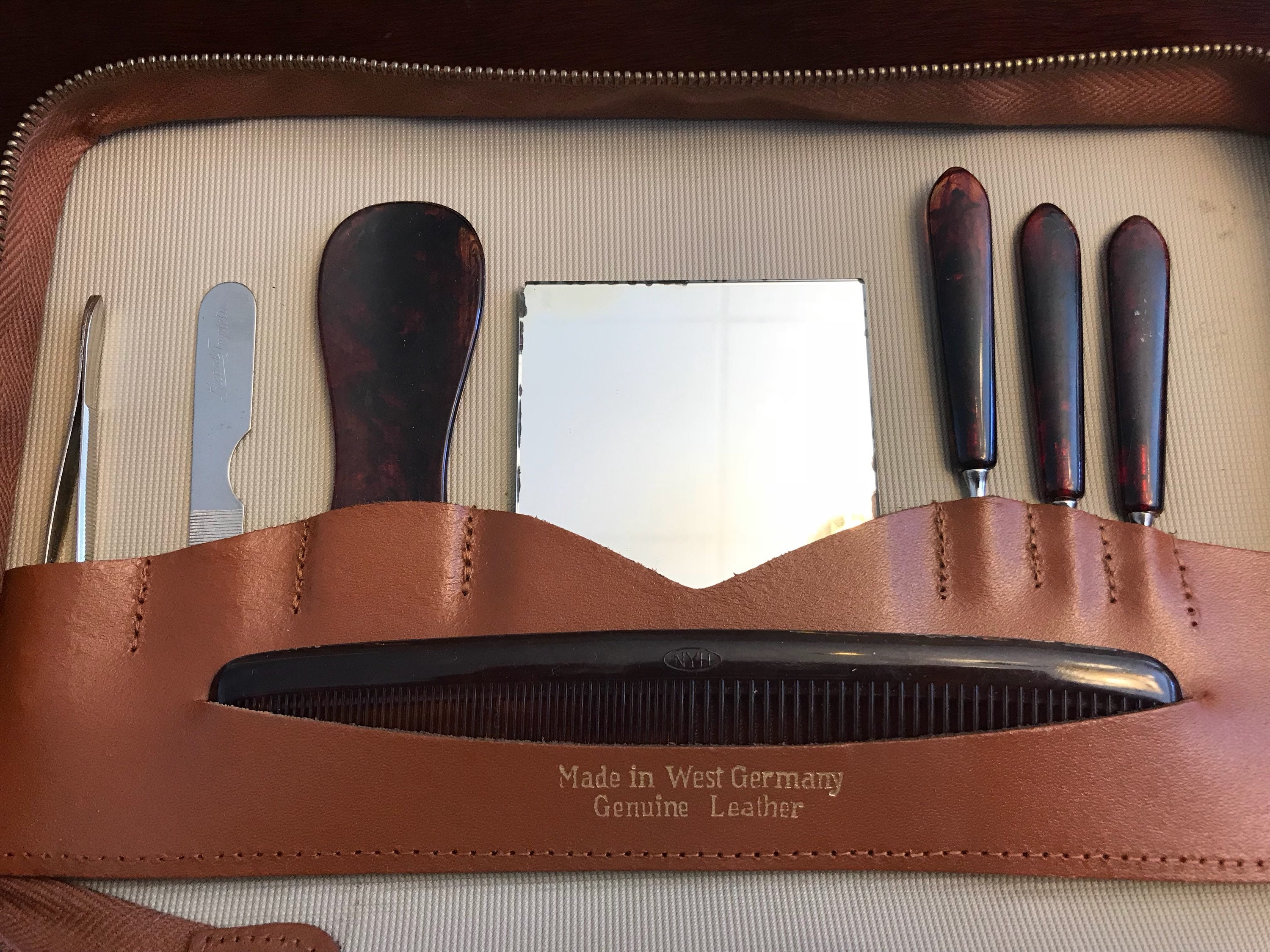 Vintage Mens shaving kit, travel shaving grooming kit, vintage leather