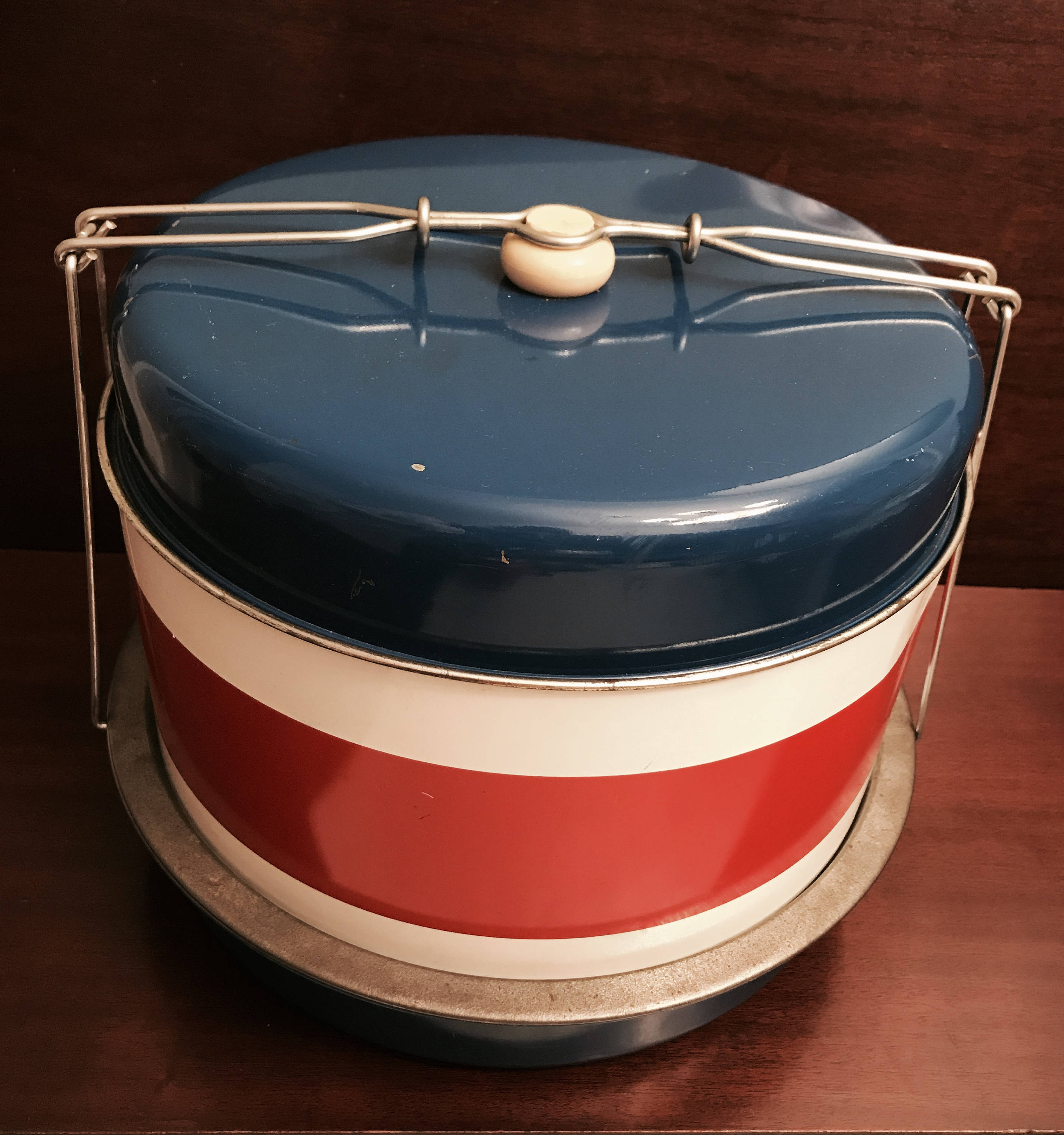 Vintage Cake Carrier, Patriotic Dessert carrier, Picnic Party carrier