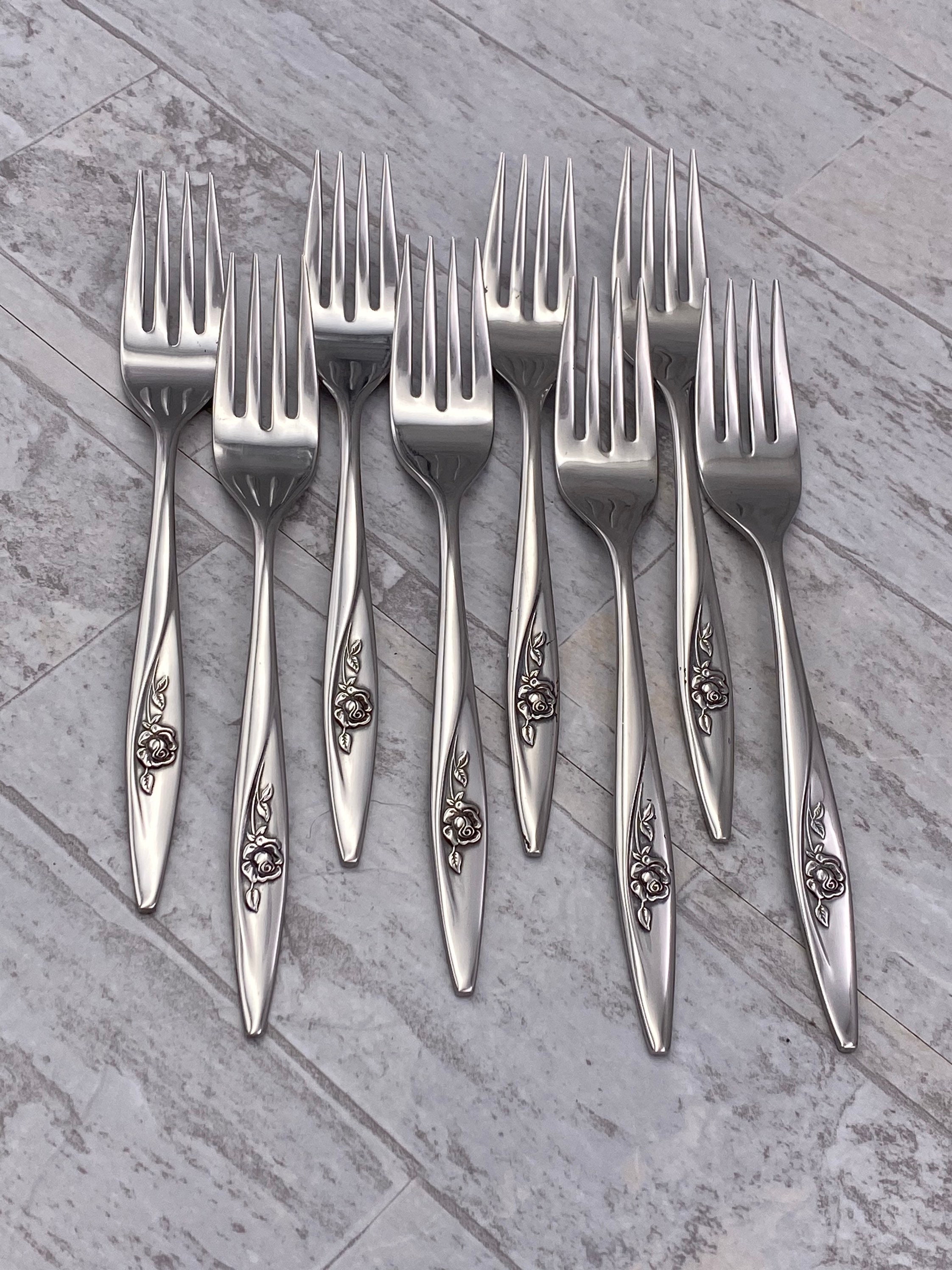 Oneida Lasting Rose Deluxe Stainless Flatware Set, Service for 8