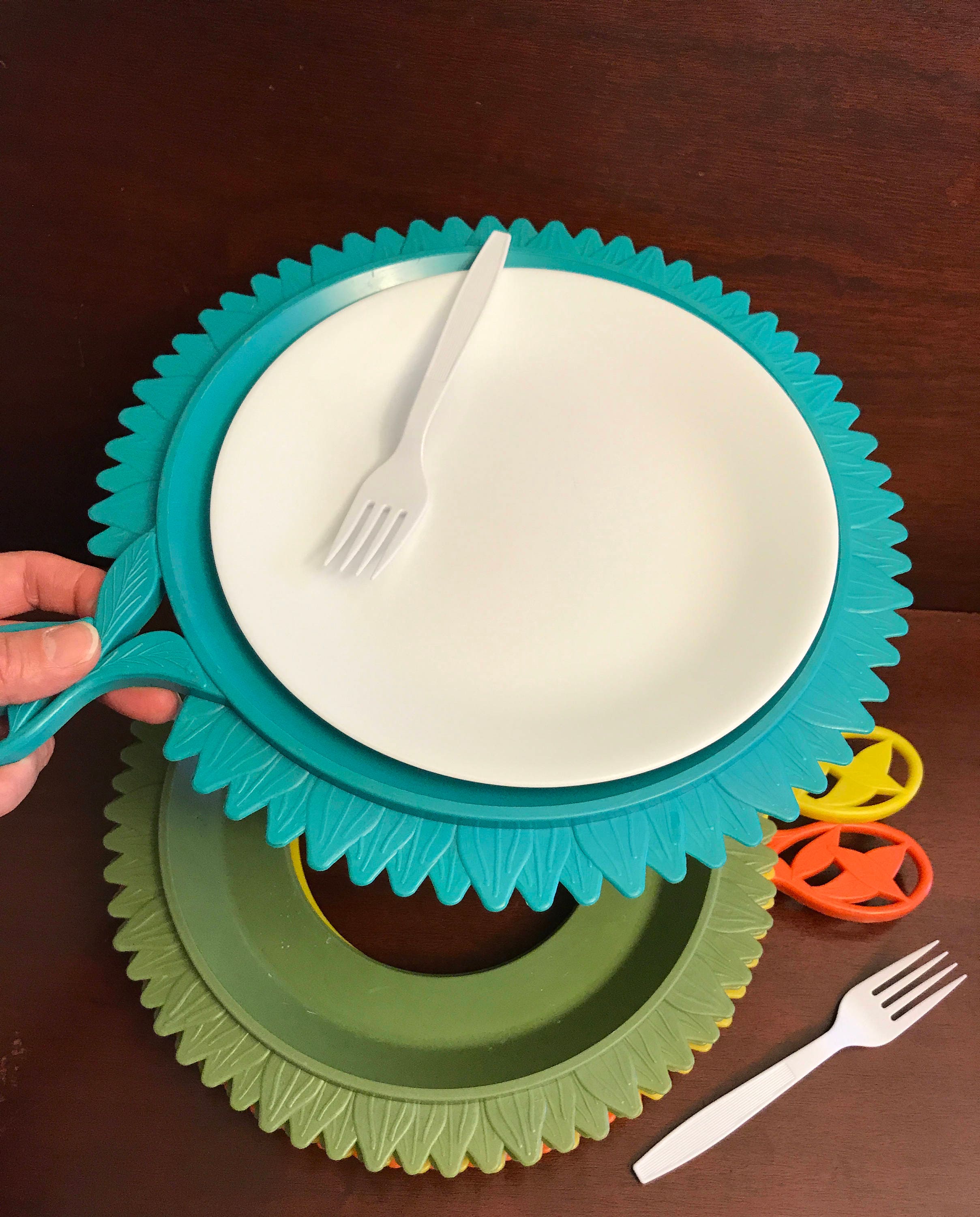 Vintage Paper Plate holders by Plate Mate, Retro set of plastic plate