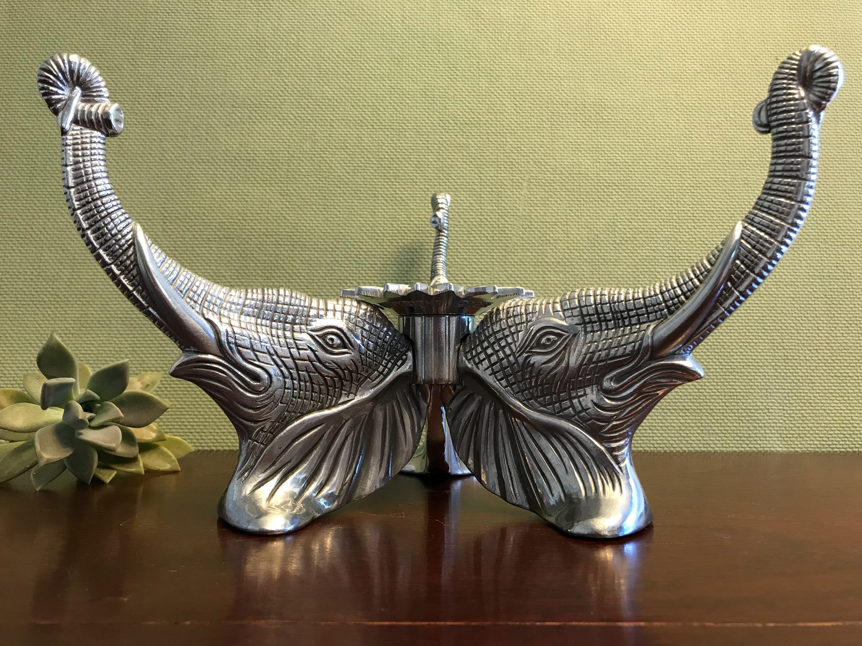 Vintage Arthur Court Elephant Bowl Stand Polished Aluminum Large Bowl Vintage Arthur Court Elephant Bowl Stand Polished Aluminum Large Bowl