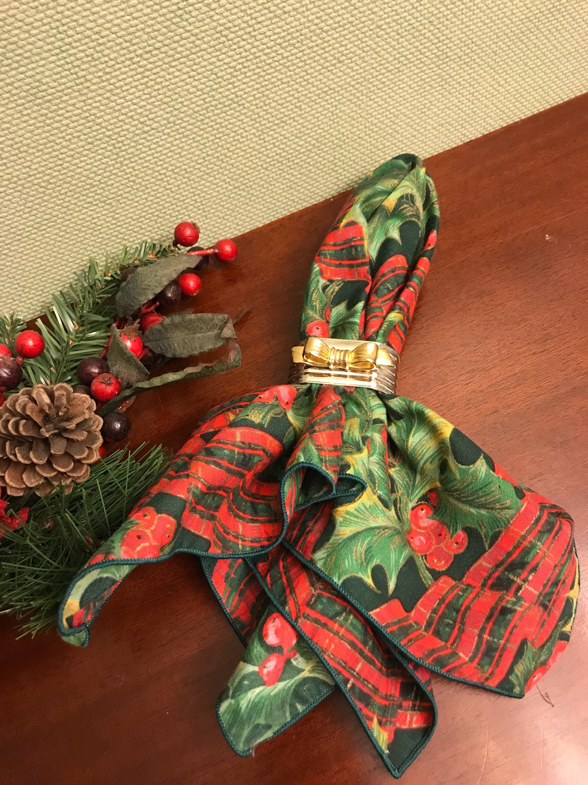 Christmas Cloth Napkins, 12 Vintage Plaid Holly cloth ...