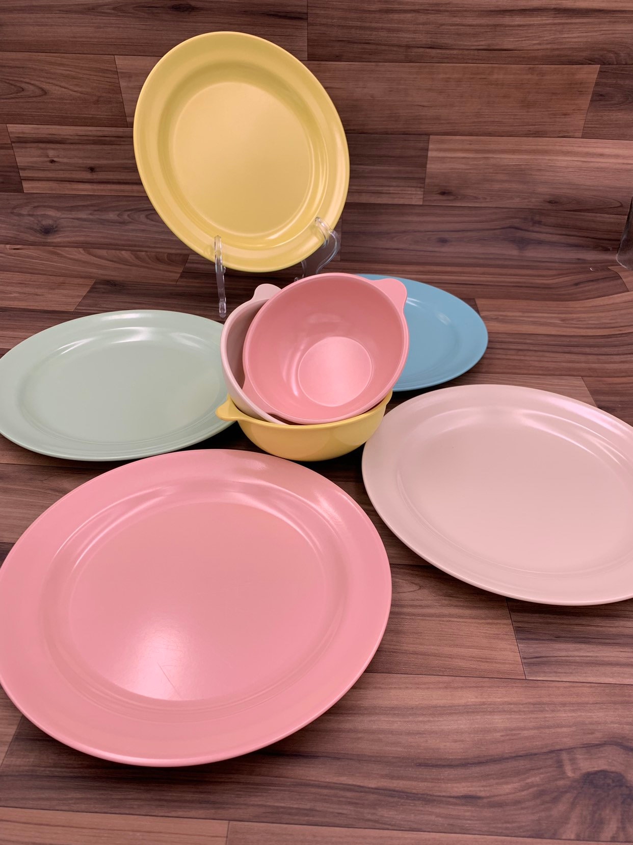 Vintage Mallow ware Dishes, Melmac Plastic Plate set, Mid Century