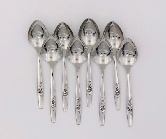 Oneida Lasting Rose Deluxe Stainless Flatware Set, Service for 8