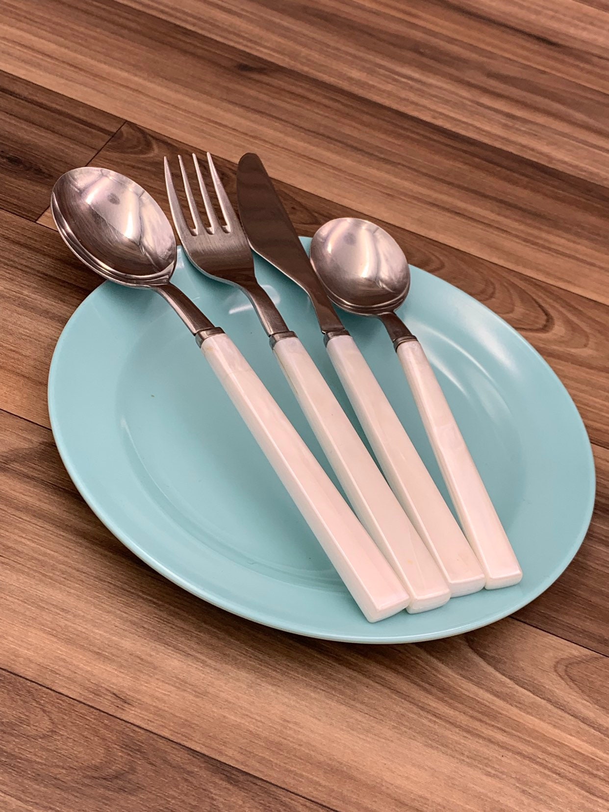 Anacapa Stainless Flatware set with White Plastic Handles, Rustic Cabin
